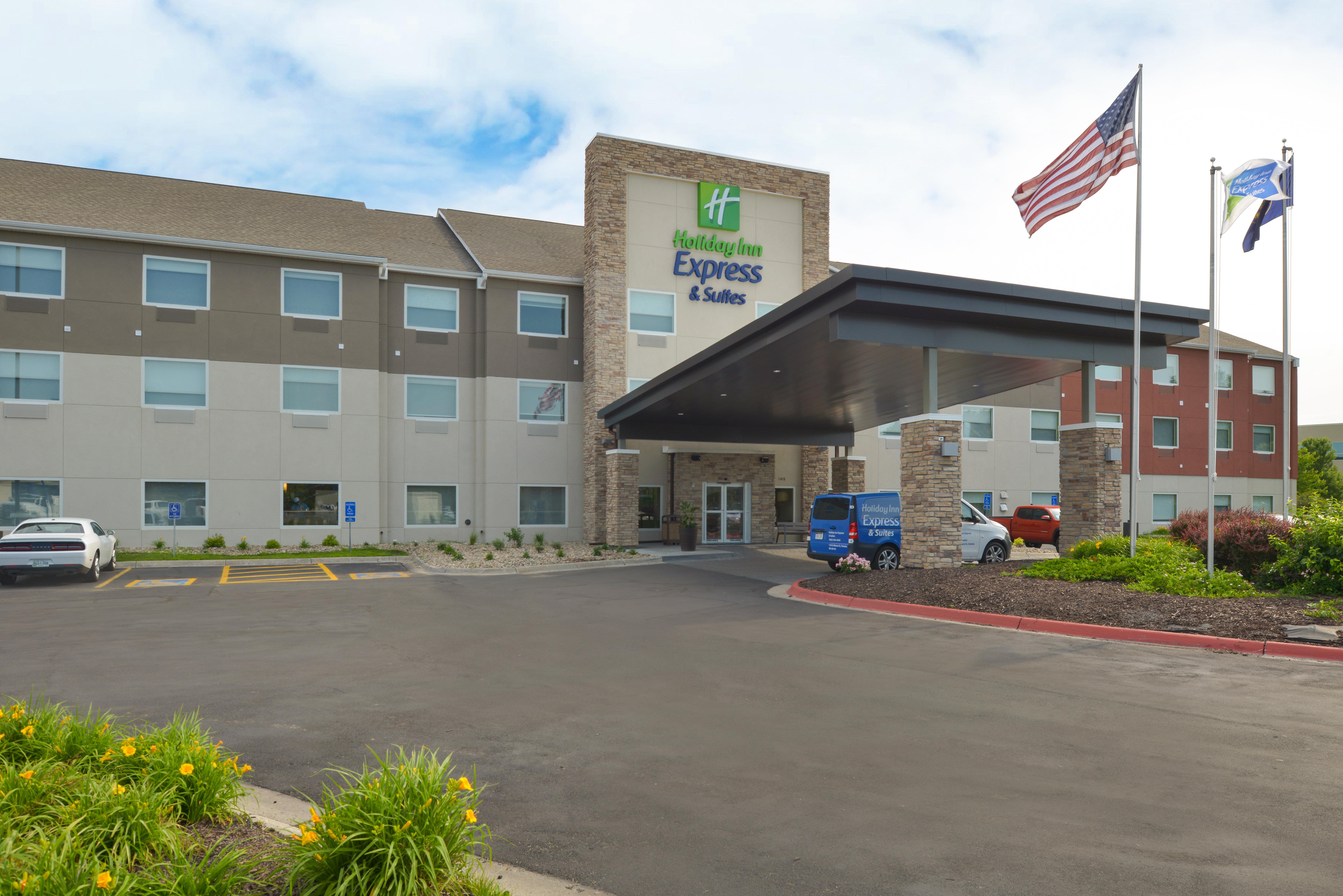 Holiday Inn Express & Suites - Omaha - 120Th And Maple, An Ihg Hotel Exterior photo