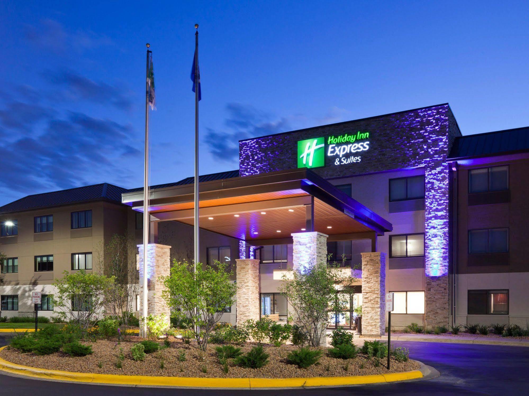 Holiday Inn Express & Suites - Omaha - 120Th And Maple, An Ihg Hotel Exterior photo